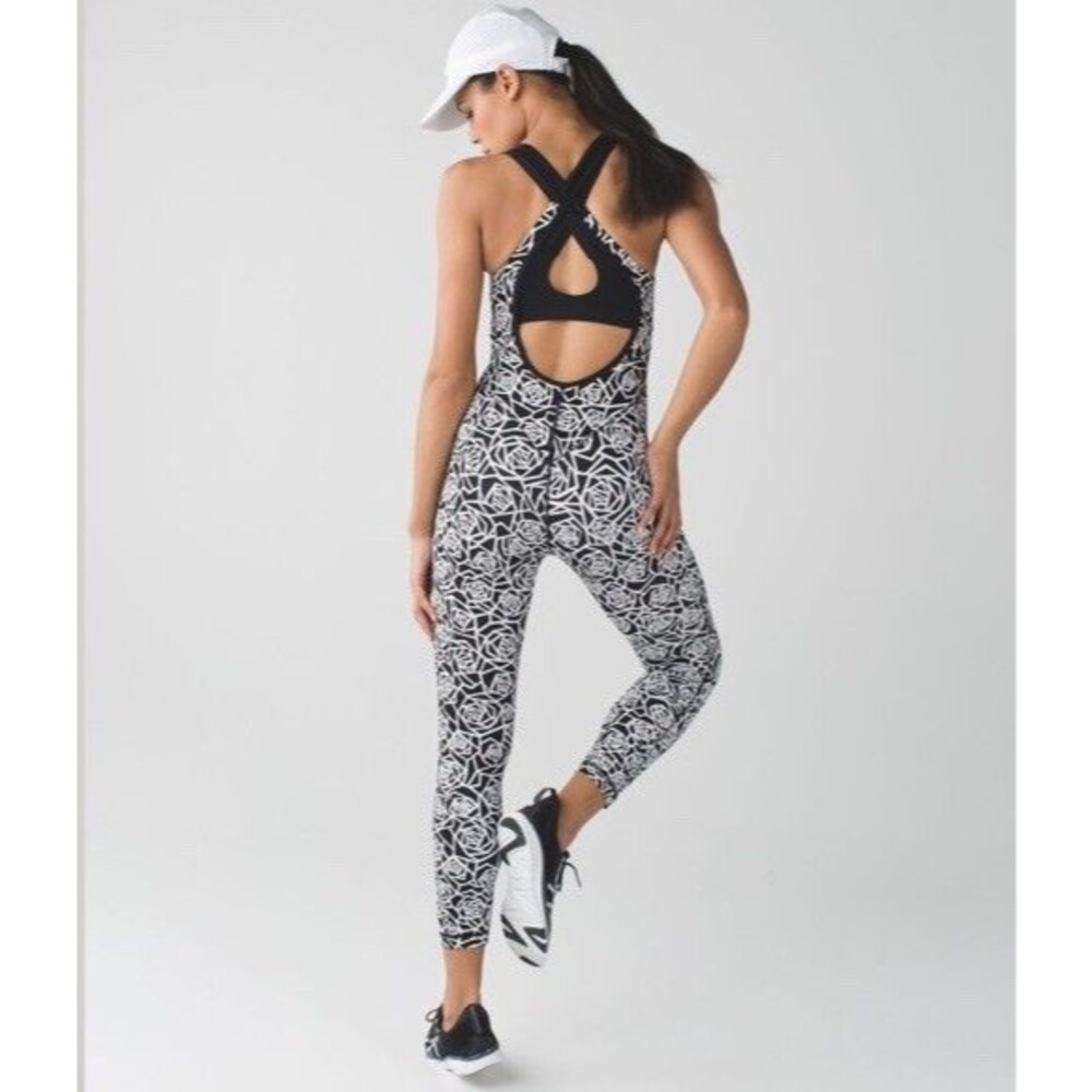 Lululemon Purr-Suit Jumpsuit Posey Black White Size 4 Full-On Luxtreme EUC
